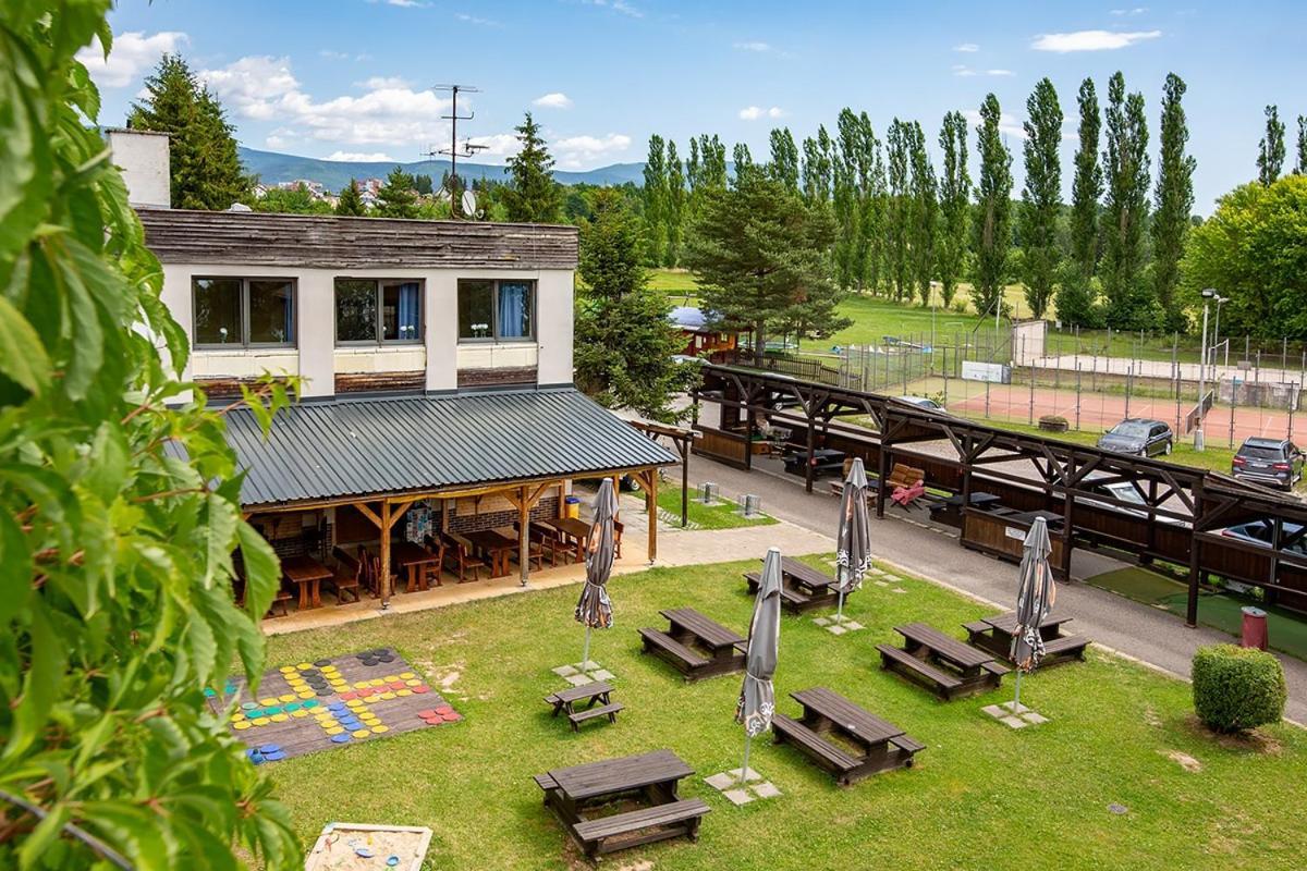 Holiday Park Vrchlabi - Lisci Farma Екстер'єр фото