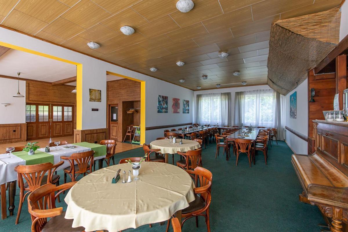 Holiday Park Vrchlabi - Lisci Farma Екстер'єр фото
