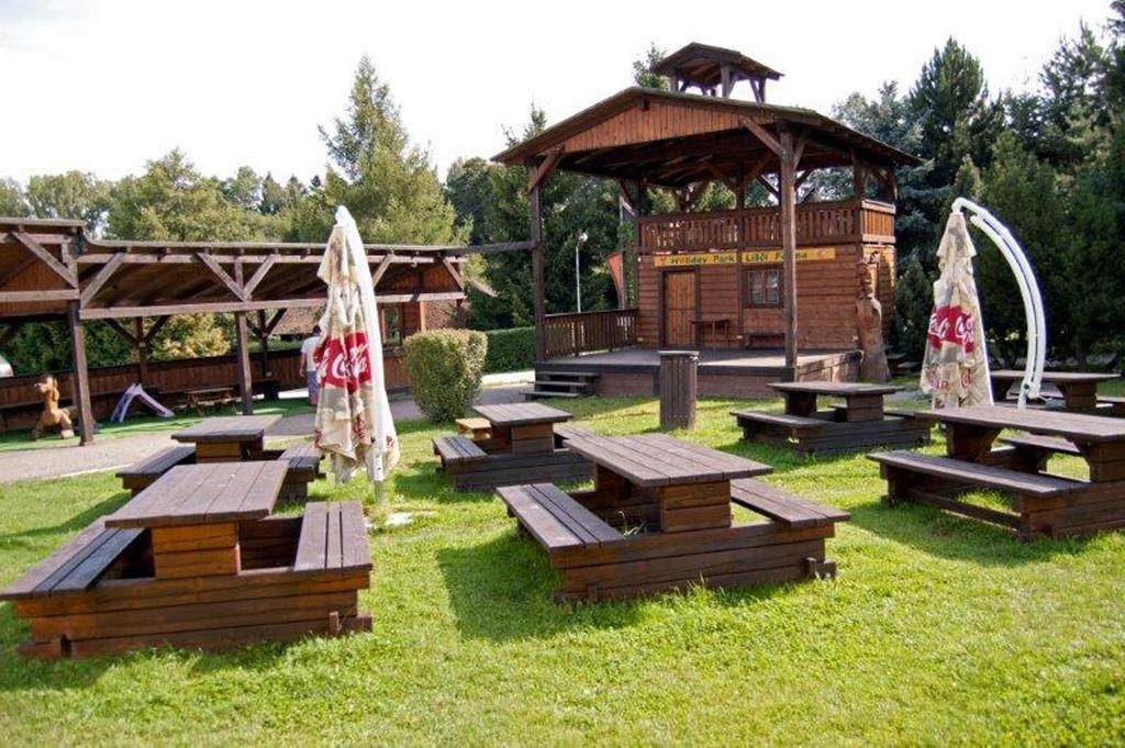 Holiday Park Vrchlabi - Lisci Farma Екстер'єр фото